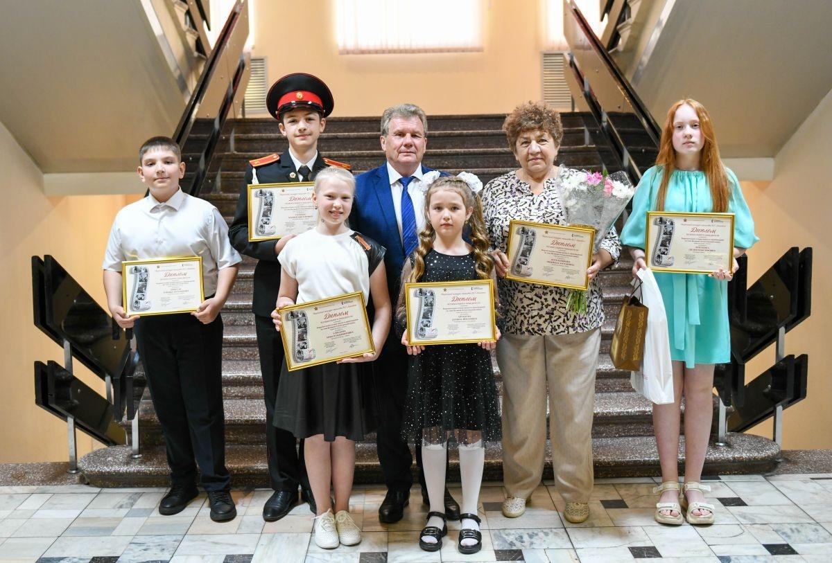 Награды за конкурс — из рук заместителя главы Хакасии
